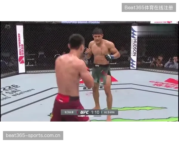UFC女战士奋勇拼搏,激战中假睫毛“勇敢掉落”的背后故事